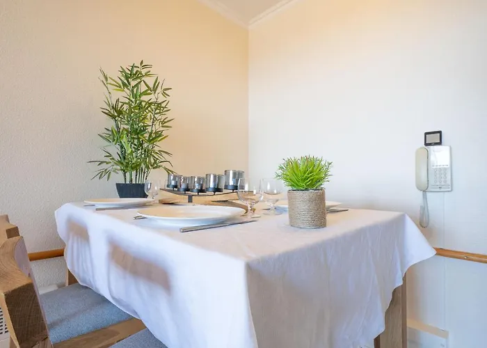 L'esquinade - G4 125 By Interhome