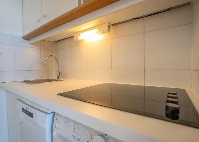 L'esquinade - G4 125 By Interhome *