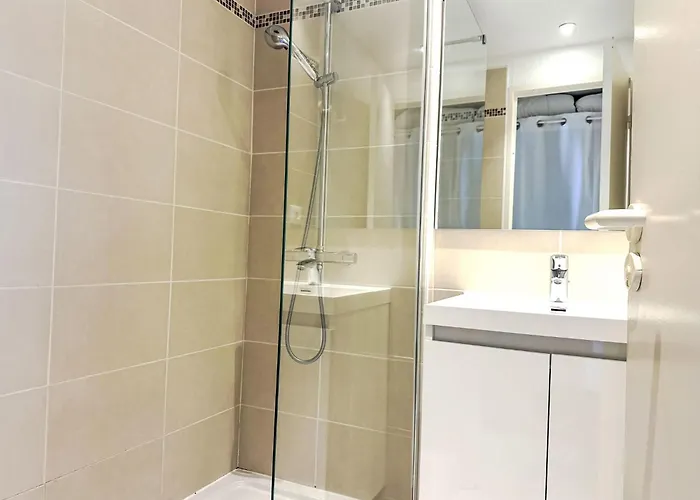 L'esquinade - G4 125 By Interhome *